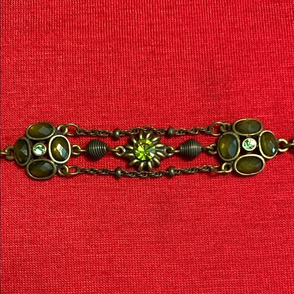 Green  Intricate Bracelet with Vintage Charm - Picture 4 of 8